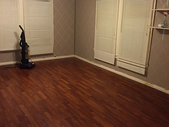 3rd image of 3220 Chippewa Trl