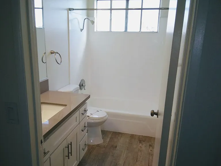 Tustin Villas — Photo 30