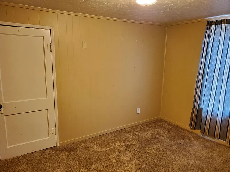 1034 S Main St — Photo 9