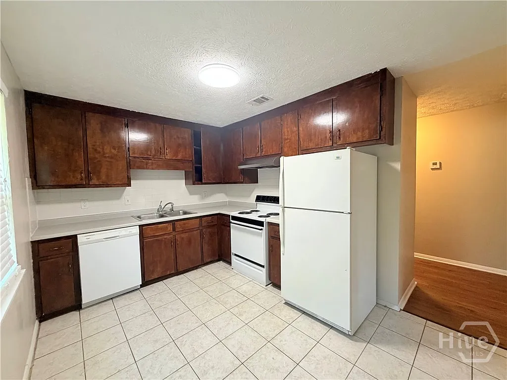 2 bed, 1.0 bath, 891 sqft, $1,150 — Photo 4