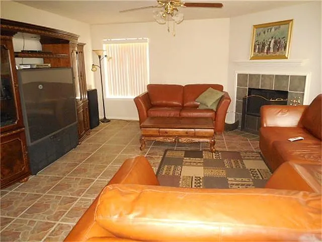 1402 Hunter Ridge Ct — Photo 4