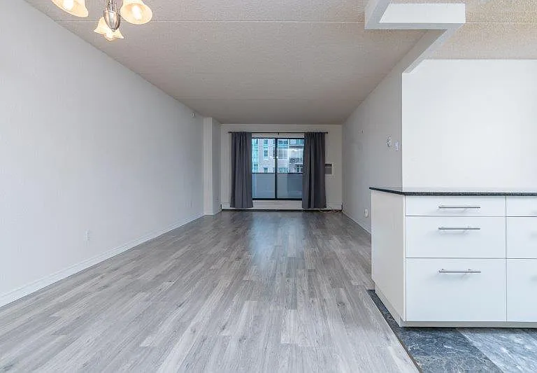 735 12th Ave SW #605 — Photo 2