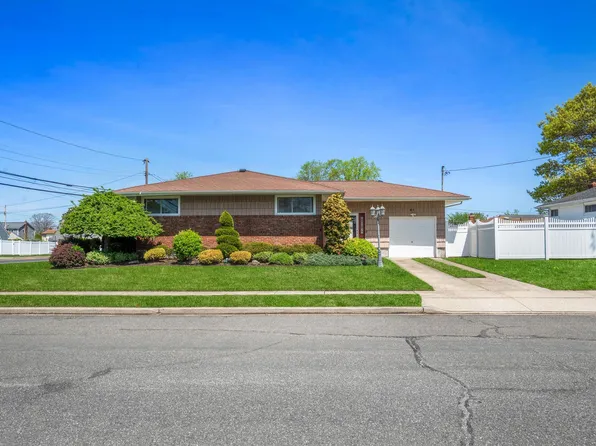61 Spielman Avenue, Farmingdale, NY 11735