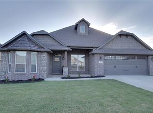 207 Crawford St, Pea Ridge, AR 72751