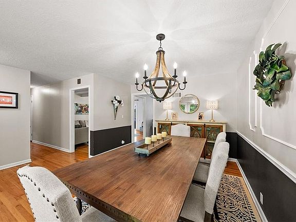 5th image of 607 E 110th St