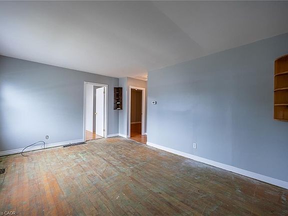 4th image of 82 Salisbury Ave