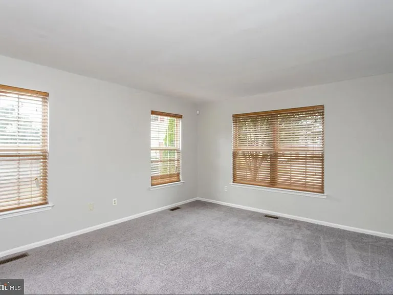 105 Farrington Ct — Photo 17