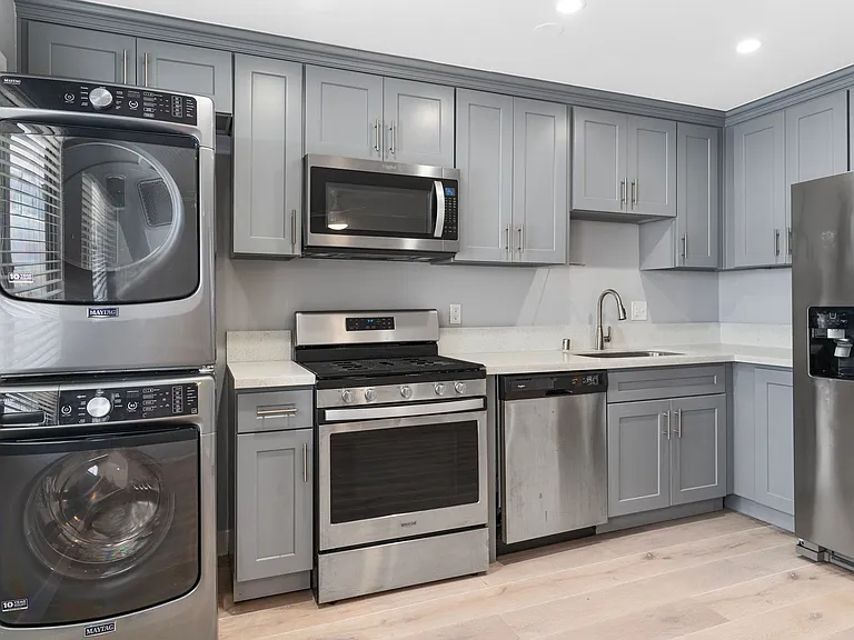 1024 Loma Avenue — Photo 12