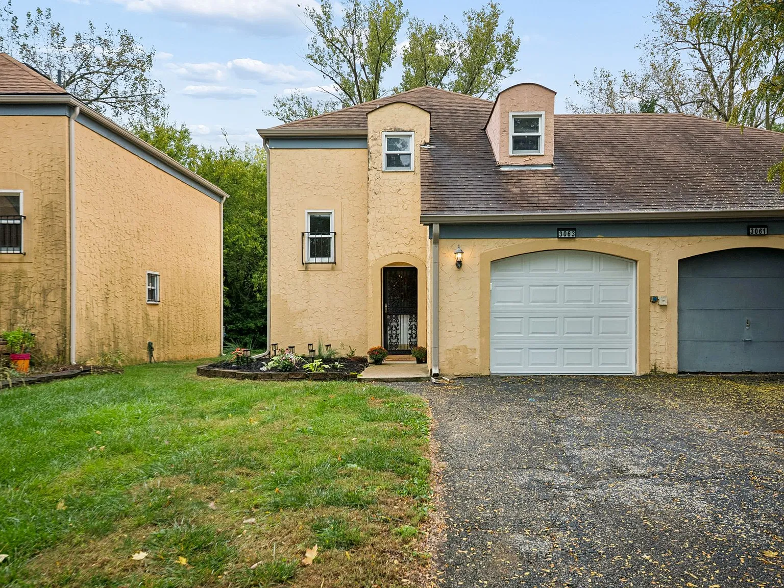 3 bed, 1372 sqft, $1,800 — Photo 2