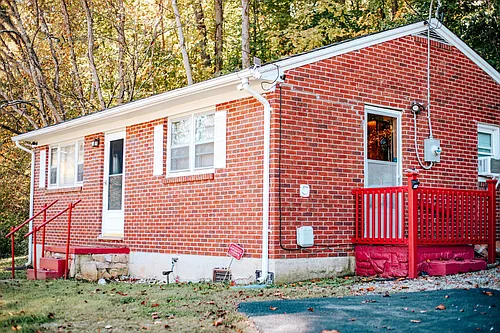 115 Chestnut St Photo 1