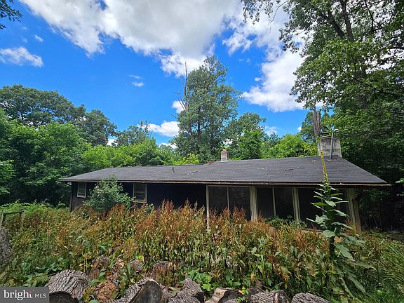 4th image of 48 Pineview Dr