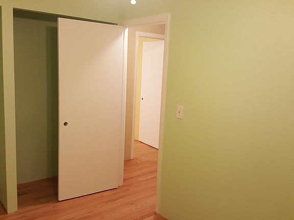 Green Room ( one of three bedrooms) 