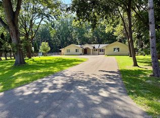 22235 Maplewood Dr, Southfield, MI 48033