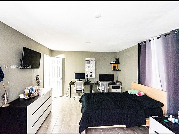 4th image of 359 W 12th St #3