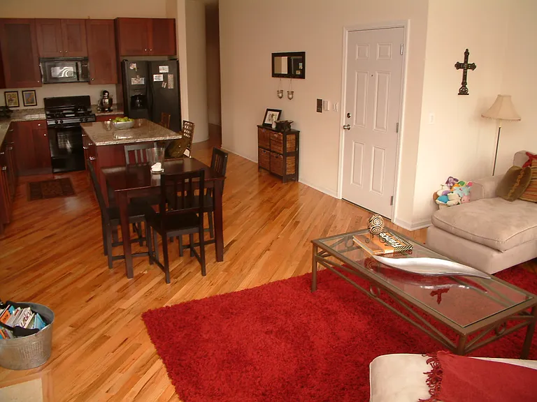 1528 W Greenleaf Ave #2W — Photo 2