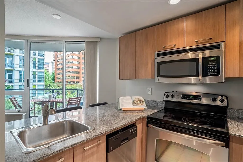 1 bed, 405 sqft, $2,190 — Photo 4