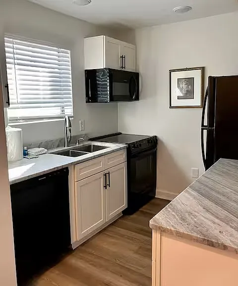 1146 Sea Cliff Dr N #1146 — Photo 2