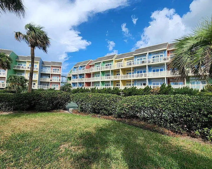 The Oceanfront Galveston Apartments — Photo 57