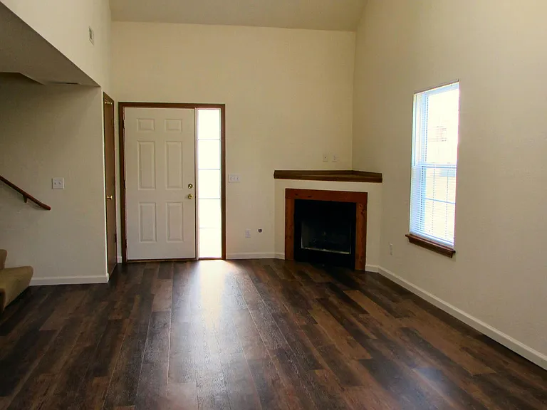 1608-1634 Hershey Ct — Photo 3