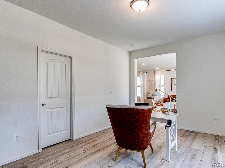 564 Felicity Loop — Photo 20