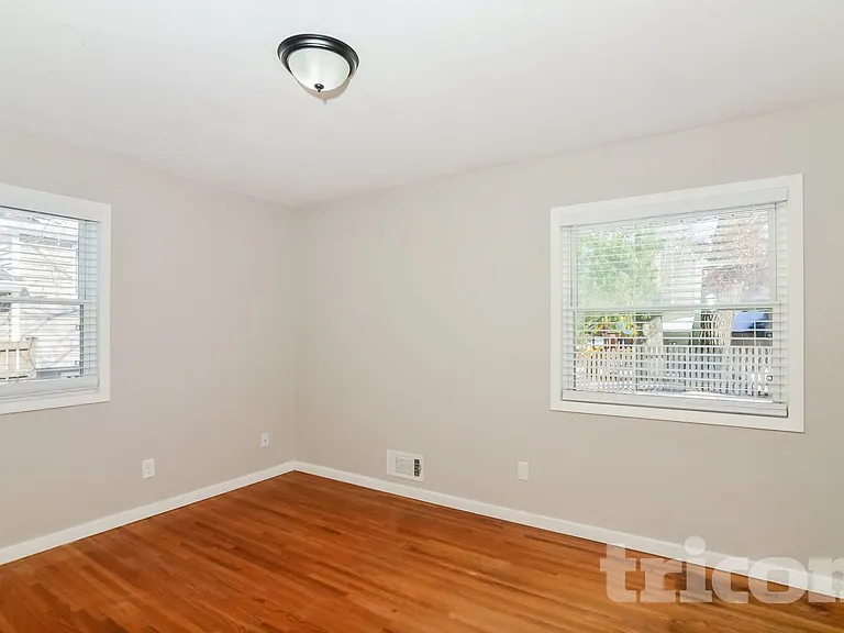 1420 Boone Ave N — Photo 5