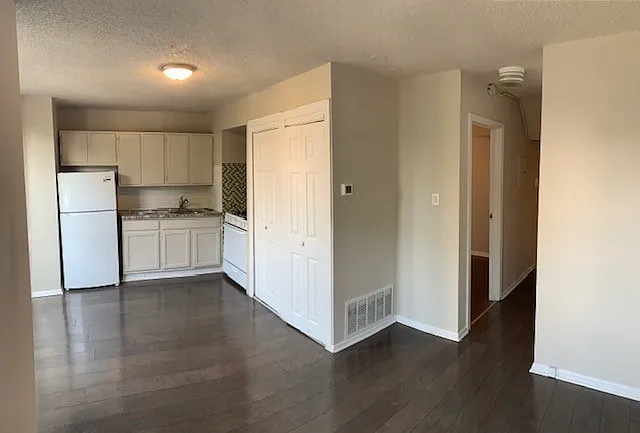 Building Photo - 3830 Lancaster Ave #2