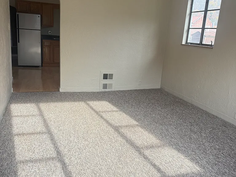 114 Edgington Ln #4 — Photo 2