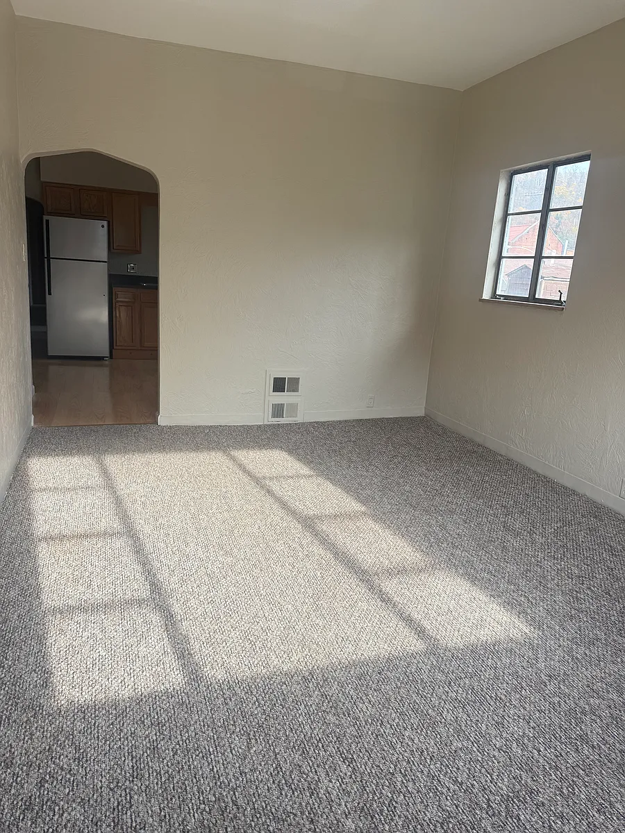 Building Photo - 114 Edgington Ln #4