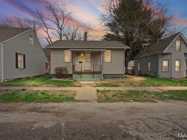 212 W 4th St, O'Fallon, IL 62269