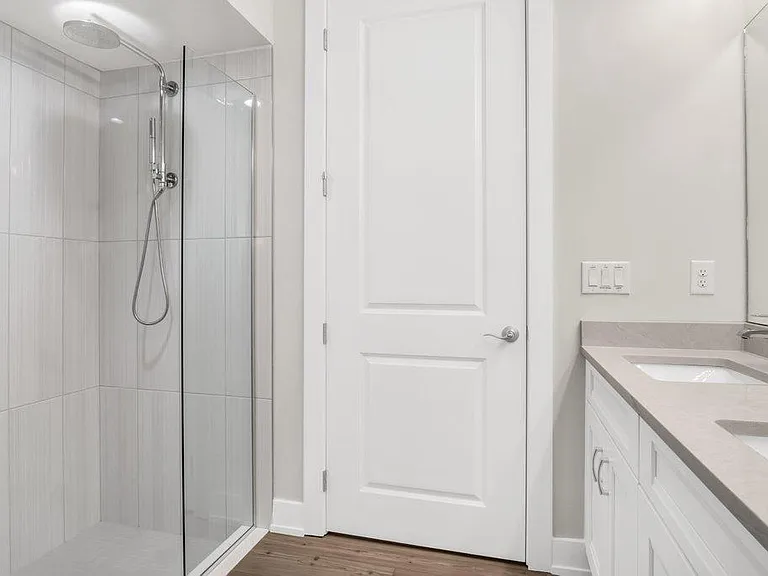 12976 Pembroke Dr — Photo 23