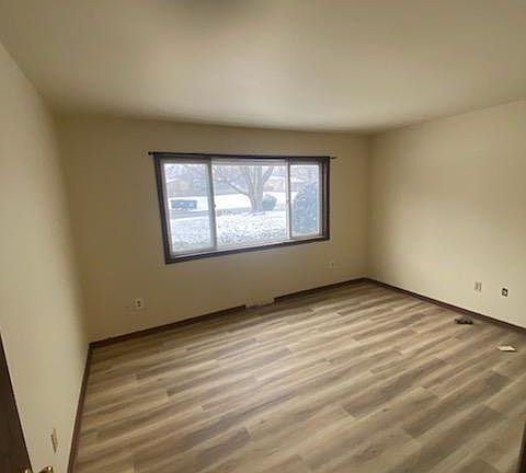 2nd image of 40 Oak Ct #C