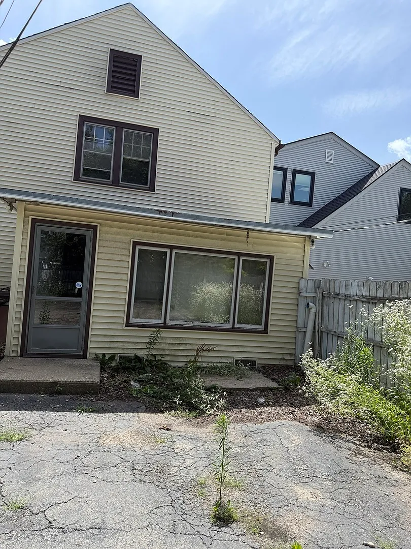 4 bed, 3200 sqft, $3,000 — Photo 2