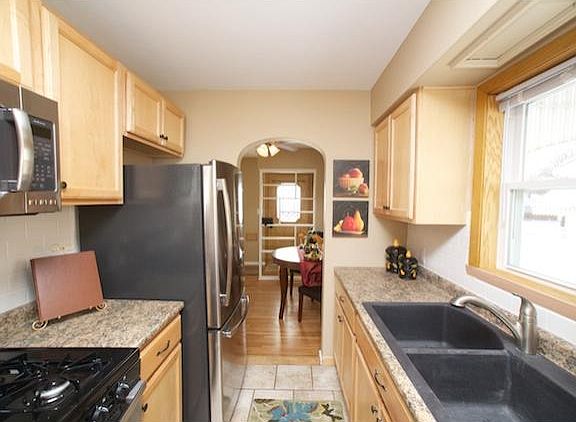 2nd image of 2089 Ivy Ave E