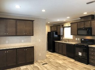 20591 Rosedale Dr, Clinton Twp, MI 48036