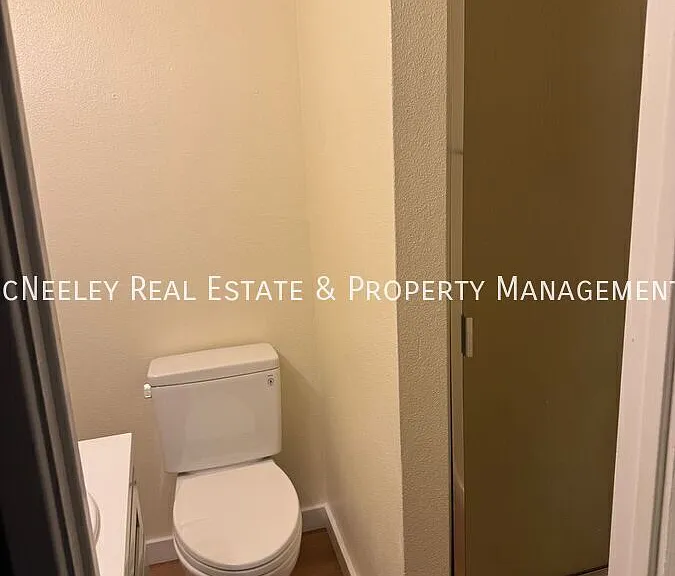 9745 SW Lookout Ter #A — Photo 10