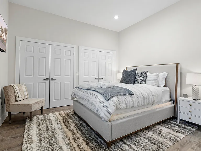 9010 Gardens Glen Cir — Photo 38