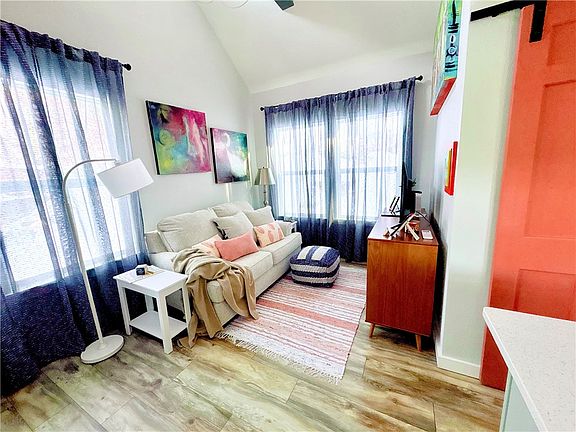 3rd image of 320 Spring St