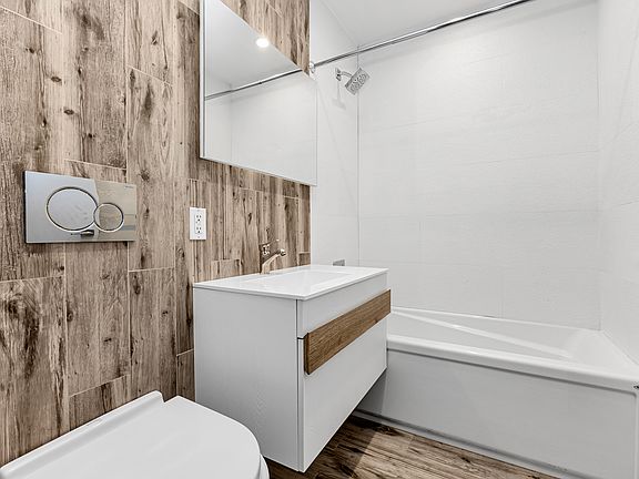 3rd image of 50 Murray St #551