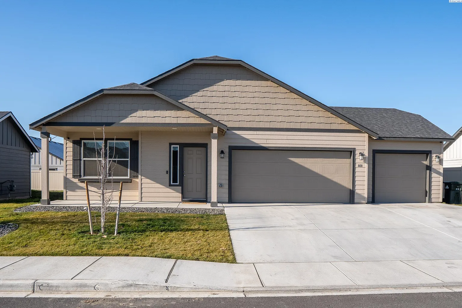 808 Grant Ln photo 1
