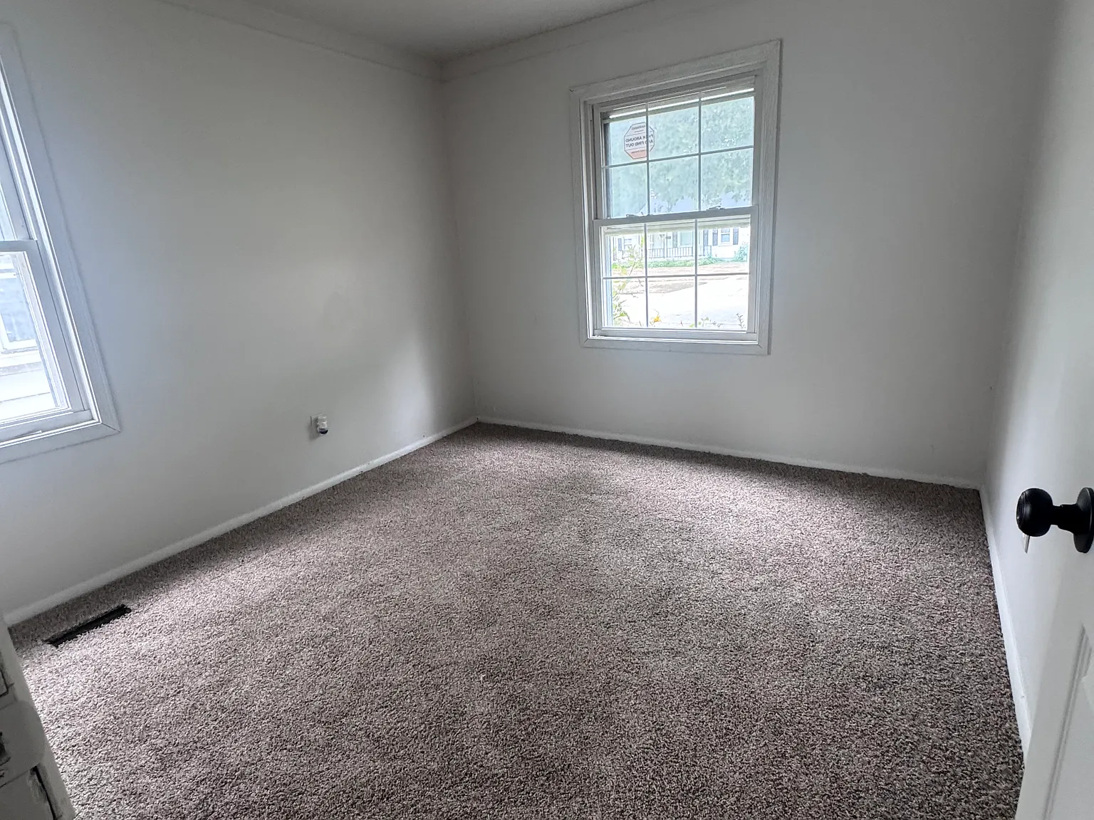 3 bed, 900 sqft, $1,250 — Photo 4