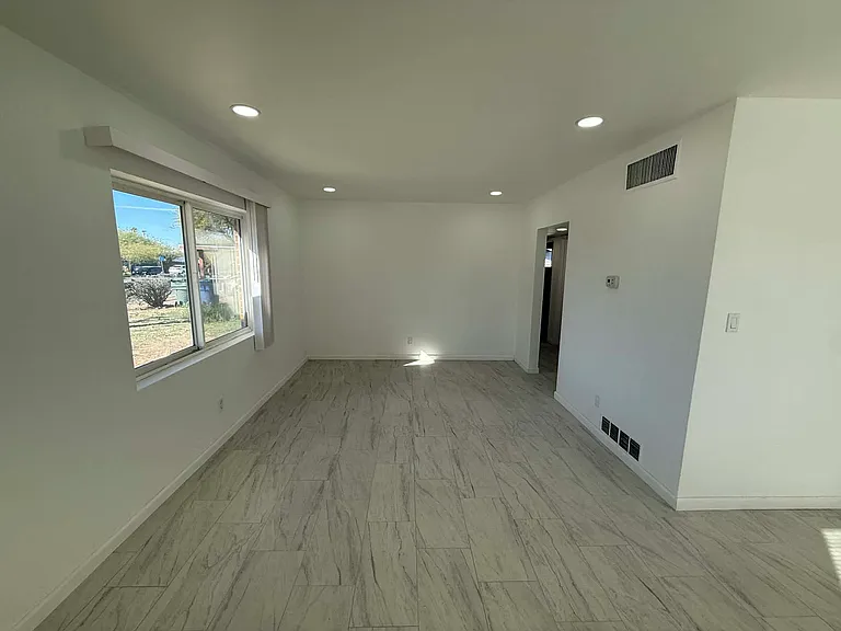 333 E Linden St — Photo 7