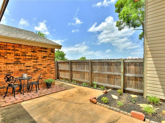 4th image of 12200 Greenlea Chase W
