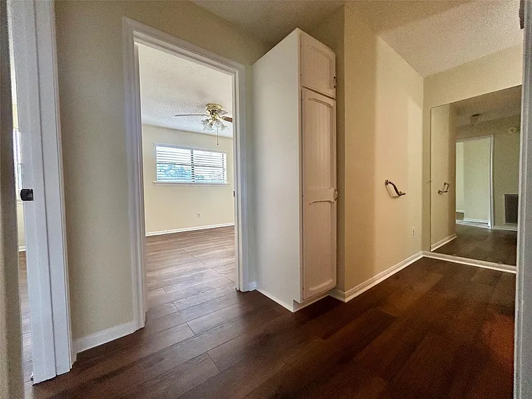2456 Country Club Dr — Photo 14