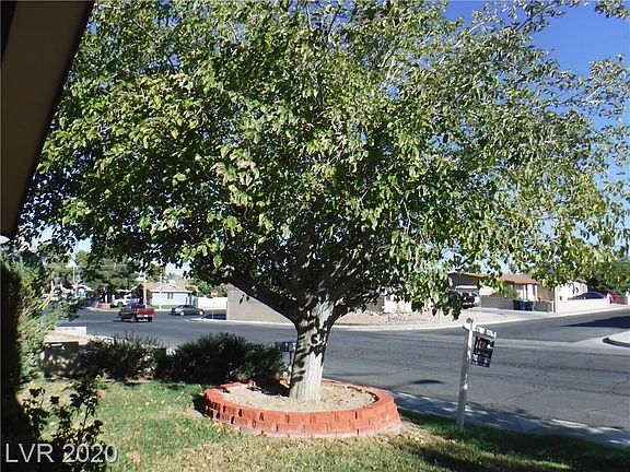 3rd image of 4568 Bennett Dr