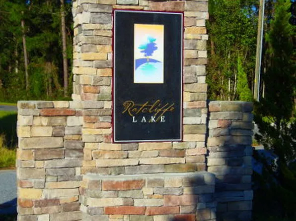 1126 Ratcliffe Lake Dr, Brunswick, GA 31523