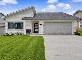 4342 Grover Woods Ln, Des Moines, IA 50317
