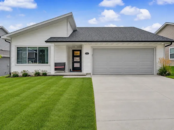 4342 Grover Woods Ln, Des Moines, IA 50317