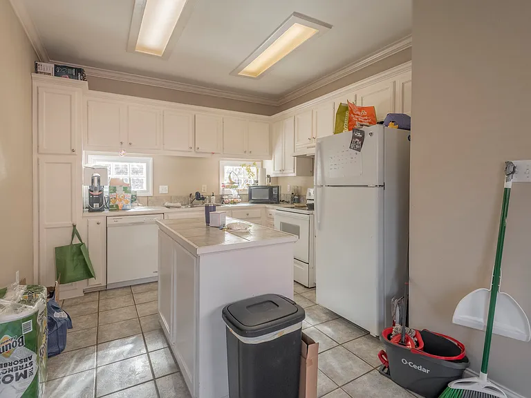 5684 Ducros Dr — Photo 12