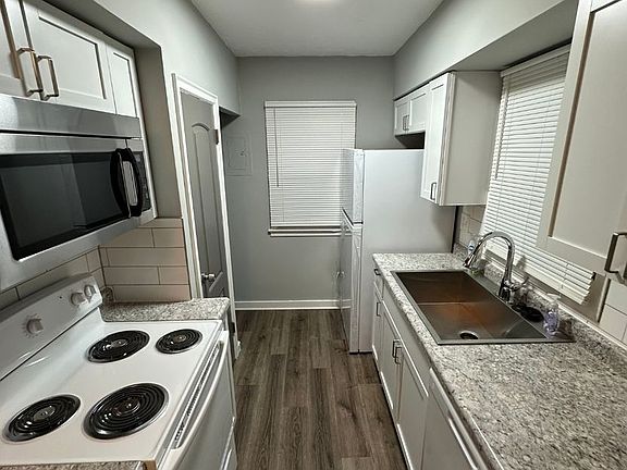 3rd image of 4240 Fowler Ave