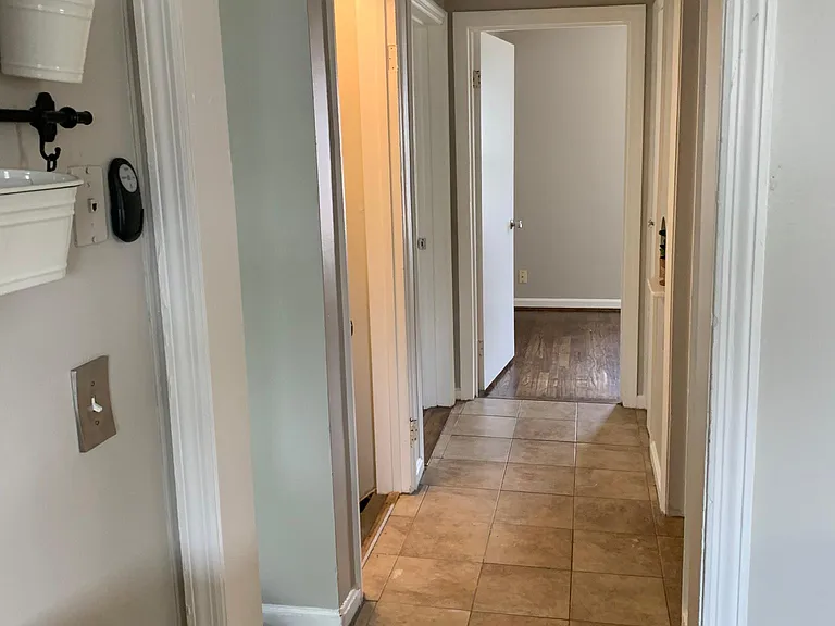 4513 Leslie Ave — Photo 9